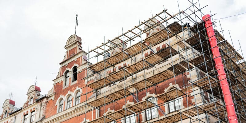 Restoration of the facade of the house of an old building in the city.